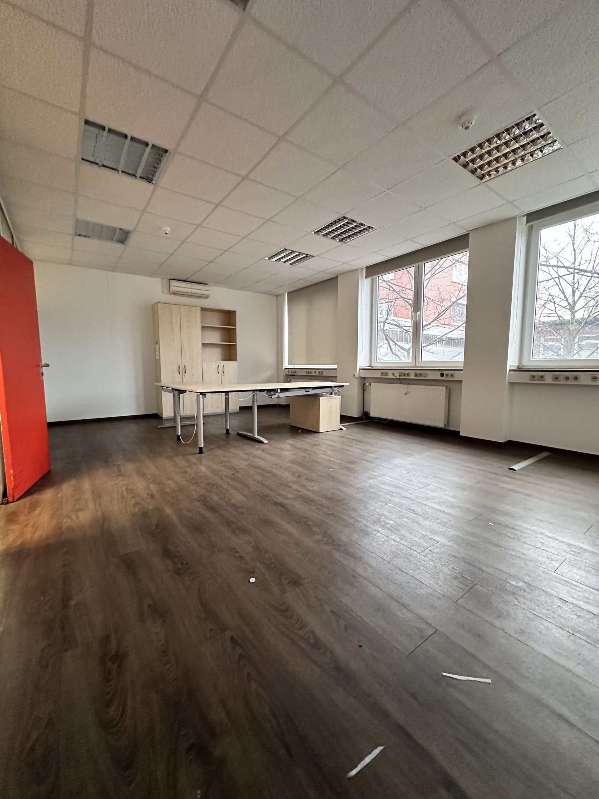 Vielseitiger Musikraum mit Parkettboden für Kurse und kreative Sessions